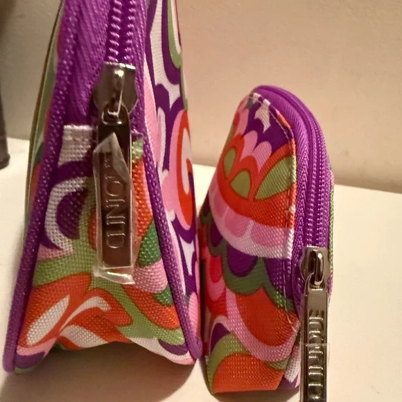 Clinique Purple Cosmetic Bag - Picture 4 of 6